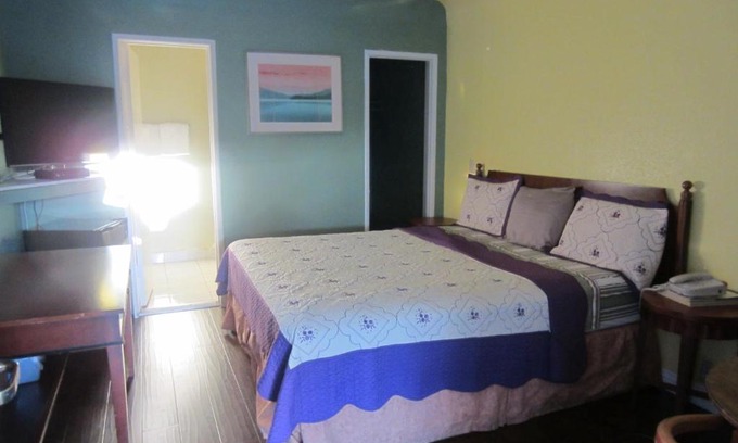 South Wrigley Hotel | Travel Eagle Inn Motel