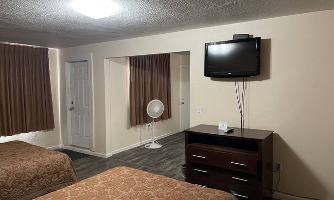 Clearwater Hotel | Travelers Inn Clearwater