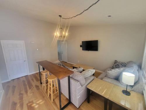 Pontoon Beach Casa | Travelers Luxury Escape