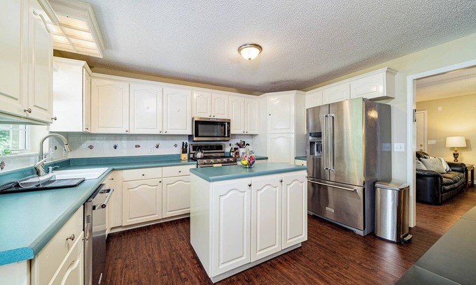 Travelers Rest Casa | Travelers Nest~Woodsy Retreat~All ParkPass~Minutes to Parks~Fast Wi-Fi~Families~