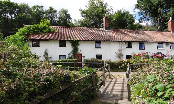 Horner Casa | TRAVELLERS REST, pet friendly, with open fire in Wheddon Cross