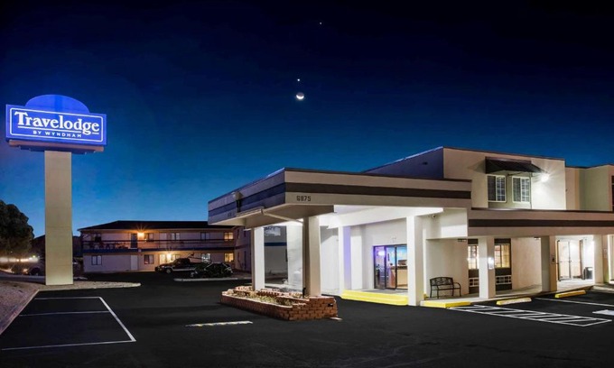 Cimarron Hills Hotel | Travelodge by Wyndham Colorado Springs Airport - Peterson SFB