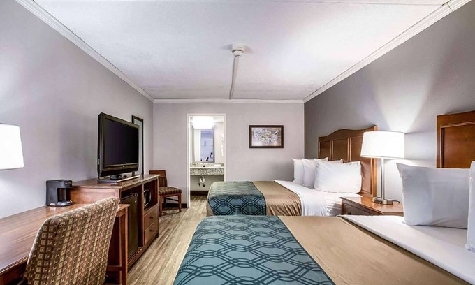 Canton Hotel | Travelodge by Wyndham Canton/Livonia Area, MI