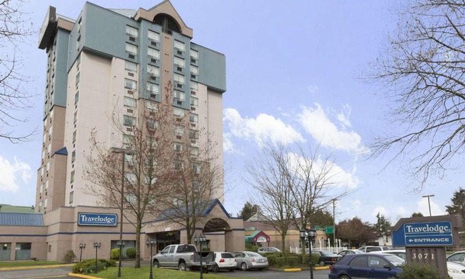 Richmond Hotel | Travelodge Hotel by Wyndham Vancouver Airport