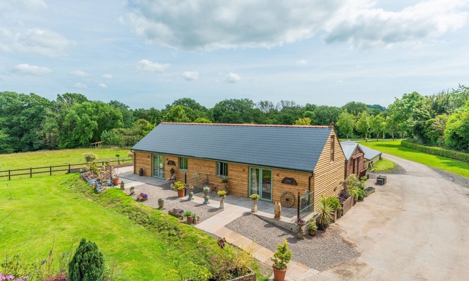 Cowbridge Casa | Tredodridge Barn Retreat