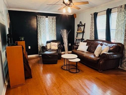 Pine Forest Casa | Tree Farm Stay Fire Pit & Grill WOW-King Suite