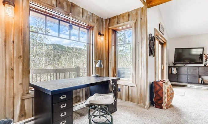 Weisshorn Casa | Tree House Cabin-Unique 2BR Home w/ Shared HotTub!