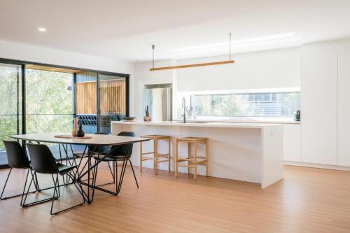 South Launceston Casa | Tree Top Treasure Itas