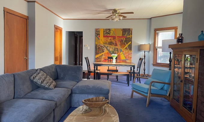 Oak Park Casa | Tree Top View 3-bedrm Oak Park comfortable, quiet, convenient