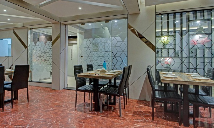 Kolkata Hotel | Treebo Glassotel