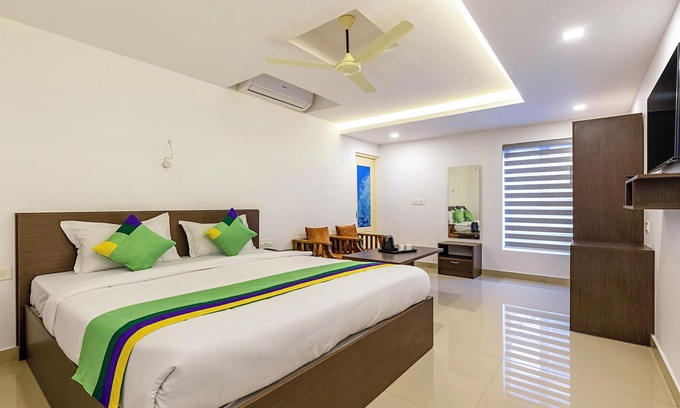 Nedumbassery Hotel | Treebo Trend Airport Avenue Plaza Cochin Airport 