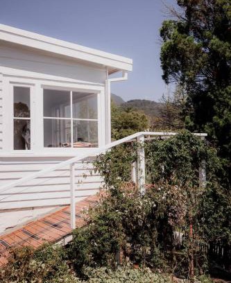 Lenah Valley Casa | Treelined retreat Lenah Valley