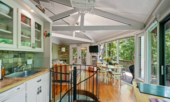 Big Canoe Cabina | Treetopper Knoll Chalet in Big Canoe