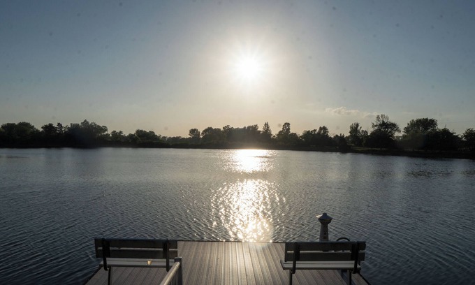 Graymont Casa | Trek & Relax: Countryside Home w/Hot tub+Water Views+Fishing+Grill+Campfire+