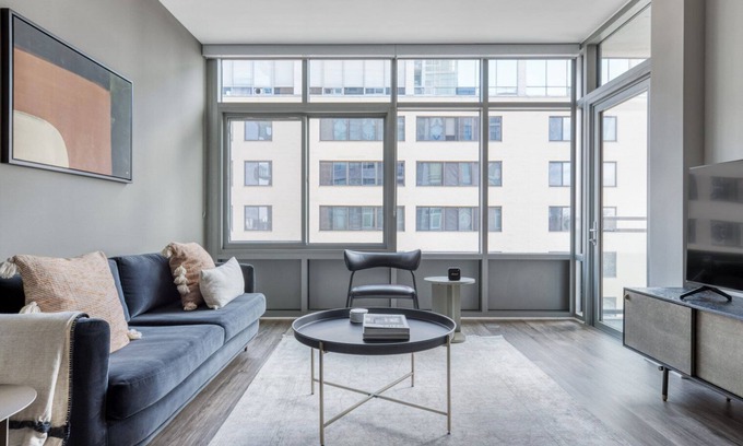 Woodmont Triangle Apartamento | Trendy Bethesda 1BR w/ W/D, Gym & Roof, nr dining, by Blueground