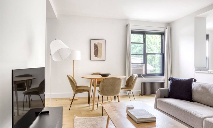 Brooklyn Heights Apartamento | Trendy BK Heights 2BR w/ W/D & Elevator, nr Promenade, by Blueground