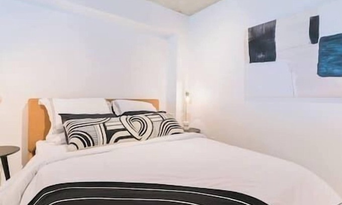 East Village Apartamento | Trendy Loft | Downtown | UG Park | Sofa Bed