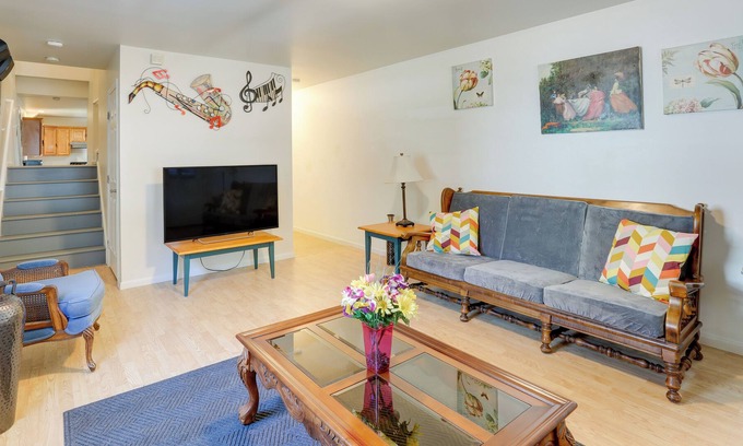 Trenton Casa | Trenton Townhome: 1 Mi to Downtown!