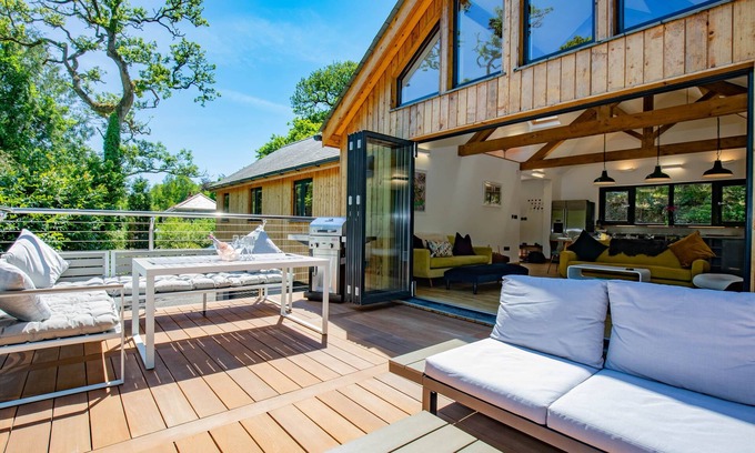 Truro Casa | Tresillian Lodge *Sauna*Hot Tub*Waterfront*privacy*Woodland*River*Beaches*nature