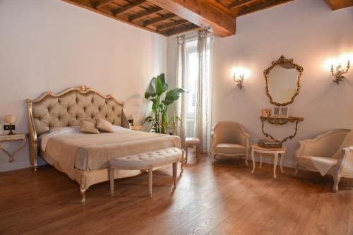 Rione III Colonna Apartamento | Trevi Fountain Elegant Apartment