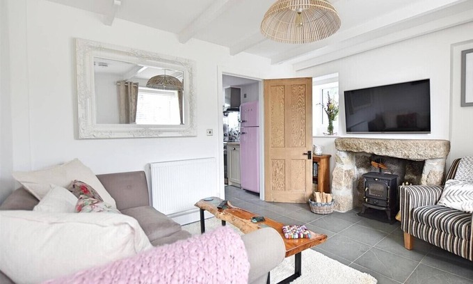Castallack Cabaña | Trezeal - lovely dog friendly Cornish cottage near Mousehole, with parking