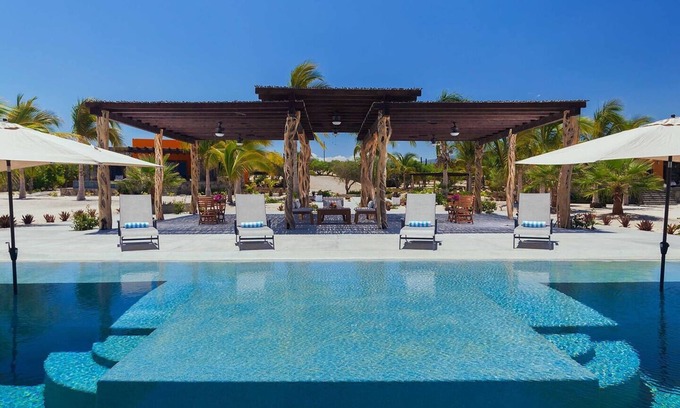 El Cardonal Villa | Villas privadas en una playa privada rodeada de agua clara turquesa