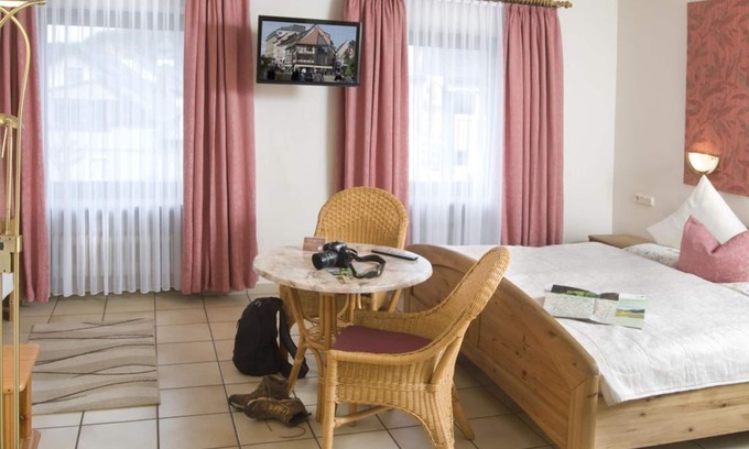 Korperich Casa | Triple room shower/toilet - Hotel-Restaurant Im Goldenen Grund
