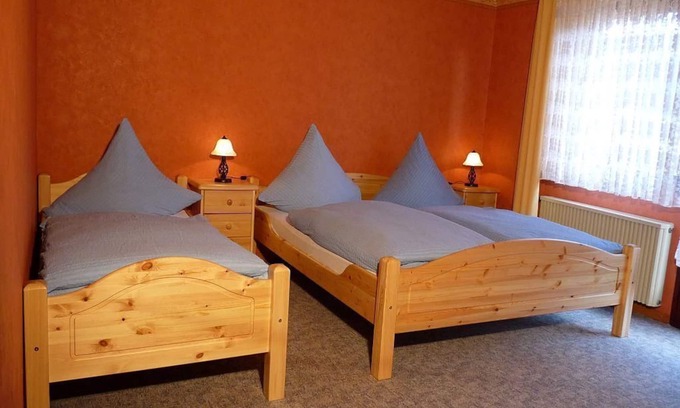 Schweich Cama Y Desayuno | Habitación triple, ducha, aseo - Pension Schiff