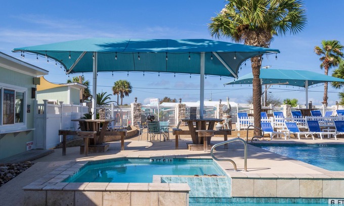 Port Aransas Hotel | Tropic Island Resort