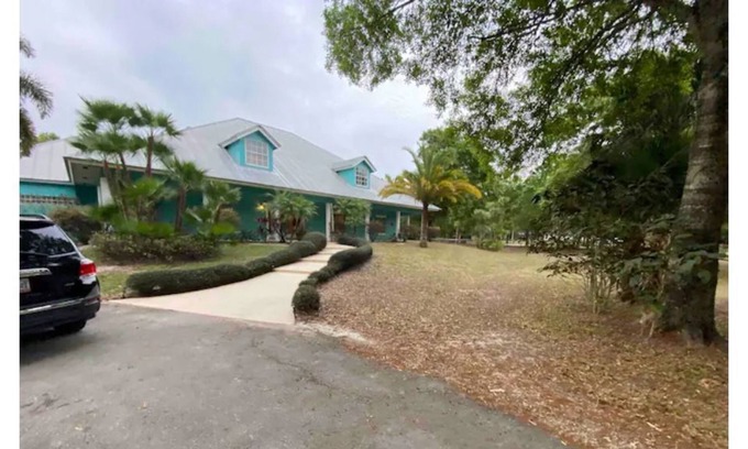 Palm City Casa | Tropic Retreat! Pool, 3 acres, pond, 4500sq ft