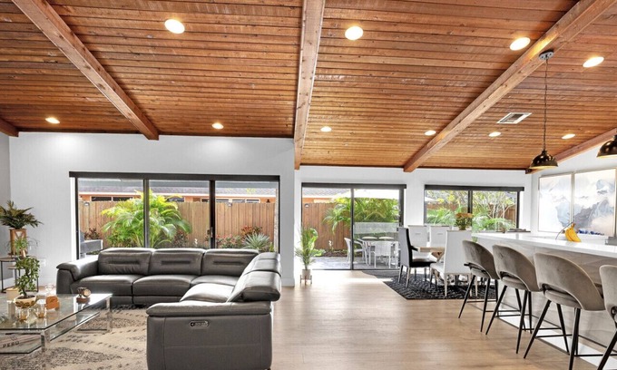 Plantation Casa | Tropical Dream House in Plantation – 3-Bedroom Home with Pool