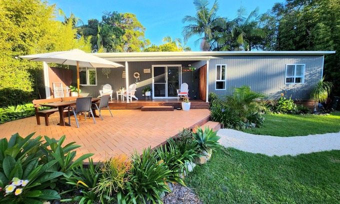 Smiths Lake Cabaña | Tropical Hideaway Cottage