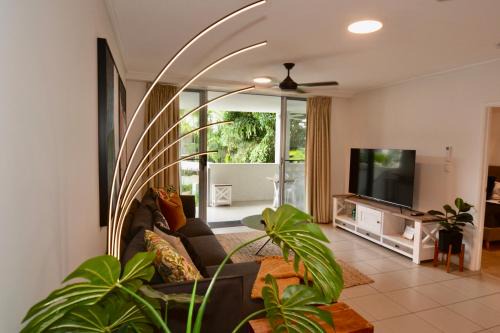 North Ward Apartamento | Tropical Luxe Apartment
