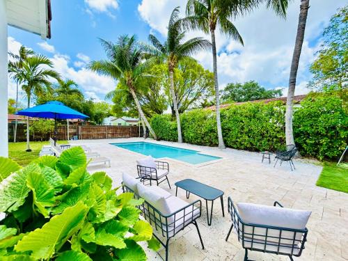 Liberty City Casa | Tropical Paradise 3BR Oasis with Heated Pool and Summer Kitchen