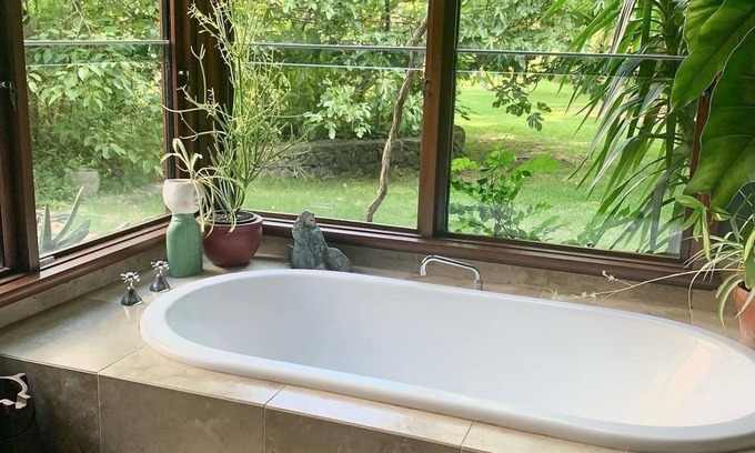 Crooked Brook Complejo | TROPICAL RESORT ACCOMMODATION IN WA’s Ferguson Valley - Groups/Retreats/Events