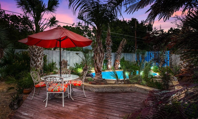Oak Cliff Casa | Tropical Sunset Bungalow with Pool & Hot Tub near Bishop Arts District.