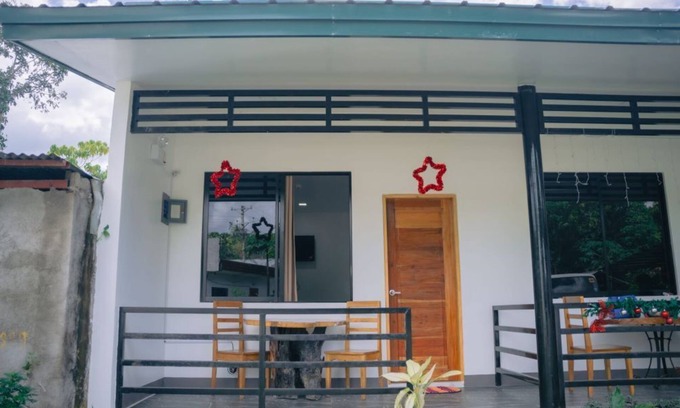 Hinoba-an Apartamento | Tropical Tranquility: Unwind in Style at Our Cozy Retreat