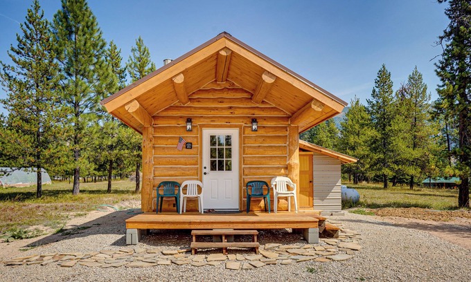 Trout Creek Apartamento | Trout Creek Tiny House w/ Mtn Views & Fireplace