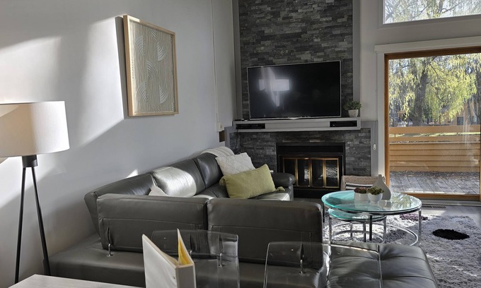 Harbor Springs Condominio | Trout Creek Unit 8, Beautiful newly Decorated Very Clean Condo , Building 2
