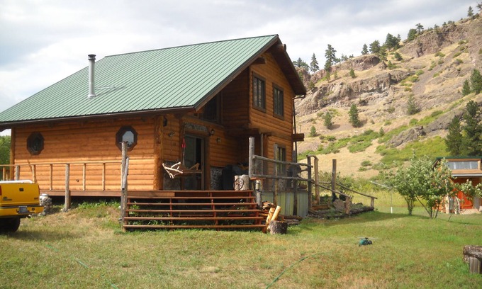 Cascade Cabina | Trout Tales Lodge, en el río Dearborn. Pesca de la cinta azul