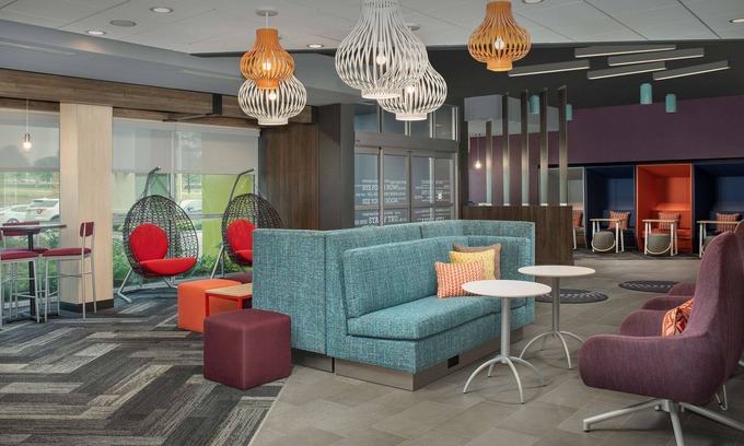 Charlotte Hotel | Tru by Hilton Charlotte Airport Lake Pointe