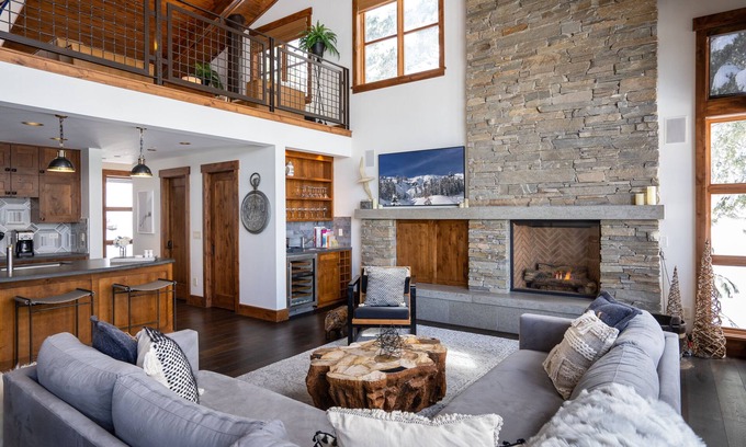 Truckee Casa | Lujo 4BD True Ski-In / Ski-Out Mid-Mountain Residence - Trailside Northstar
