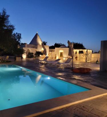 San Michele Salentino Casa | Trullo il Gelso with Private Salt Water Infinity Pool and Jacuzzi inside
