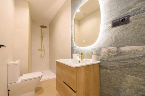 Barrio de La Latina Apartamento | Tu hogar en la ciudad piso de 3 habitaciones 3 baños y todo el confort moderno Madrid AGU23