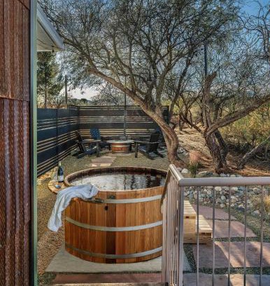 Cornville Casa | Tu'nlii House Fall Colors, Creek & Hot Tub Magic