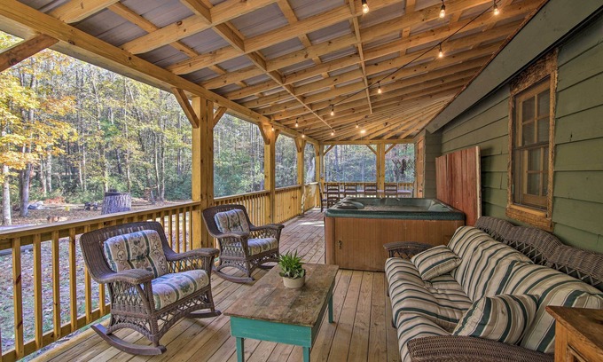 Sautee Nacoochee Cabina | ¡NUEVO! Retiro de montaña de 8 acres en el norte de Georgia con Creek