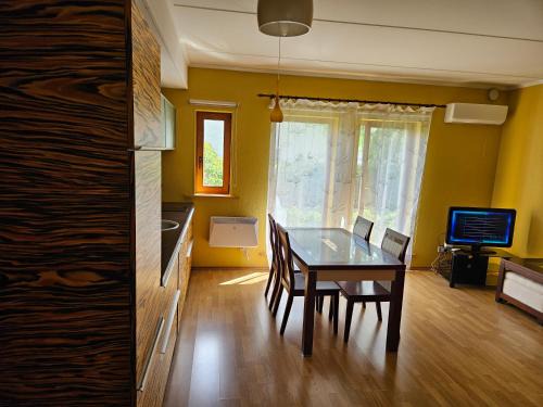 Beach Area Apartamento | Tulbi 10 beach apartment