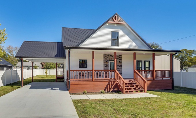 Tullahoma Casa | Tullahoma Whiskey Trail Base w/Yard & Fire Pit