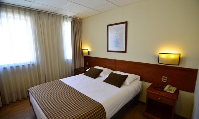 Las Rejas Hotel | Tur Hotel Santiago