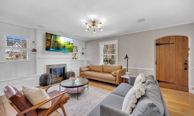 Larchmont Casa | Turnkey 4 Bedroom in Prime Larchmont